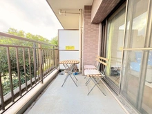 【神奈川県/横浜市緑区東本郷】ヒルズ横浜ガーデンホームズ バルコニー：バルコニーが広いため、椅子やテーブルを置くことが出来ます