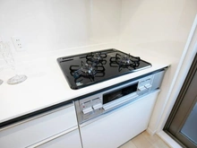 【神奈川県/川崎市多摩区宿河原】アクエージュ多摩川 キッチン：三口コンロ