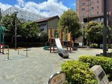 【東京都/文京区根津】コーポ根津清水 根津一丁目児童遊園（現地より約20m）：徒歩1分