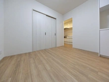 【東京都/中央区新富】エスポワール銀座東 リビング・ダイニング：写真右奥：キッチン