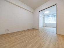 【東京都/中央区新富】エスポワール銀座東 リビング・ダイニング：写真右奥：洋室
