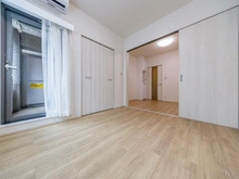 【東京都/中央区新富】エスポワール銀座東 洋室：写真奥：リビングダイニング