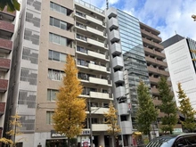 【東京都/文京区音羽】サンビューハイツ音羽 外観：建物中央　白い建物