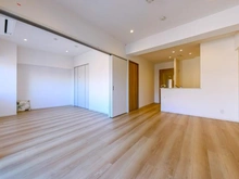 【東京都/文京区白山】グランドシティ白山 リビング・ダイニング：写真左側：洋室