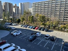 【東京都/北区王子】プレミスト王子神谷 眺望：共用廊下からの眺望（神谷堀公園ビュー）