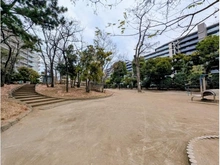 【東京都/北区王子】プレミスト王子神谷  北区神谷堀公園（現地より約30m）：サブエントランスからの距離