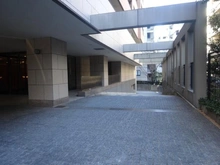 【東京都/渋谷区恵比寿】グランドメゾン恵比寿の杜 駐車場：地下駐車場スロープ