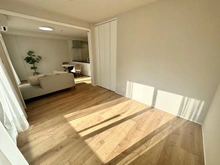 【東京都/目黒区中目黒】ソフィアーレ代官山 洋室：（奥）リビングダイニング