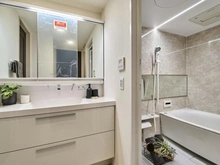 【東京都/江東区南砂】プラウド東陽町ガーデンズ 洗面室：奥(浴室)