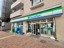 【東京都/目黒区下目黒】パークホームズ目黒アーバンレジデンス ファミリーマート伊豆屋目黒三丁目店（現地より約170m）：徒歩3分