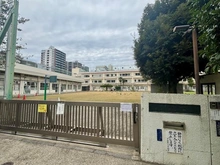 【東京都/目黒区下目黒】パークホームズ目黒アーバンレジデンス 区立下目黒小学校（現地より約430m）：徒歩6分