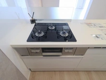 【千葉県/船橋市古作】西船橋ロイヤルハイツ 弐番館 キッチン：三口コンロ