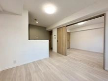 【東京都/足立区綾瀬】グリーンパーク綾瀬リバーサイド ダイニングキッチン：(右)洋室