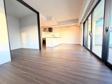 【千葉県/習志野市奏の杜】ザ・レジデンス津田沼奏の杜テラス リビング・ダイニング：左奥：洋室