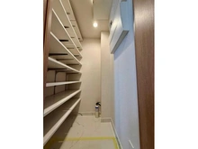 【東京都/港区芝】カテリーナ三田タワースイート ウエストアーク 収納：シューズインクローゼット