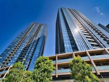 【東京都/品川区大崎】大崎ウエストシティタワーズ W棟 外観：左棟が当該W棟