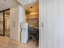 【東京都/目黒区目黒】クレッセント目黒II リビング横カウンター：ワークスペースとしてもお使いいただけます