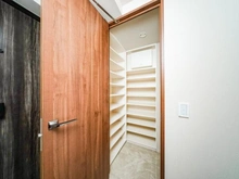 【東京都/港区新橋】ザ・パークハウス芝御成門 収納：シューズインクローゼット