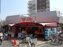 【東京都/北区東十条】東十条サンハイツ C棟 コモディイイダ東十条店　（現地より約1m）：マンションC棟1階に入店