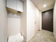 【東京都/渋谷区東】プラウド渋谷東 廊下：洗濯機置場