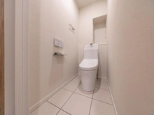 【東京都/板橋区宮本町】レジェンド板橋本町II トイレ：洗浄機能付き便座を採用しております。