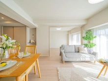 【東京都/板橋区成増】アルス成増 リビング・ダイニング：（奥）洋室