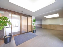 【埼玉県/入間郡三芳町大字藤久保】ヴィルヌーブ鶴瀬 エントランス