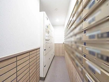 【埼玉県/入間郡三芳町大字藤久保】ヴィルヌーブ鶴瀬 宅配BOX