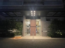 【埼玉県/志木市本町】プラウドシティ志木本町 パークフロントコート エントランス:夜間撮影