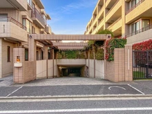 【東京都/世田谷区経堂】経堂レジデンス 共用施設：地下駐車場　出入口