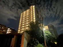 【埼玉県/朝霞市三原】プラウド志木サウスフォート 外観：夜間撮影