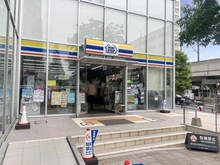 【神奈川県/川崎市中原区小杉町】コスギサードアベニューザ・レジデンス  ミニストップ 武蔵小杉店（現地より約145m）