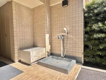 【神奈川県/川崎市幸区小向西町】プラウド川崎ガーデンテラス 泥洗い場：ペットの足洗い場、泥だらけの靴等を洗うためのスペースとしてもお使いいただけます