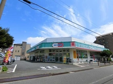 【神奈川県/川崎市幸区南加瀬】サーパス日吉 ドラッグセイムス南加瀬店（現地より約993m）