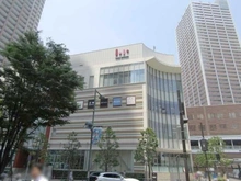 【神奈川県/川崎市中原区今井仲町】プラウド武蔵小杉  ららテラス武蔵小杉（現地より約875m）