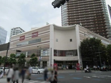 【神奈川県/川崎市中原区小杉町】パークシティ武蔵小杉 ザガーデンタワーズウエスト  フーディアム武蔵小杉（現地より約700m）