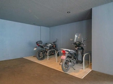 【神奈川県/川崎市中原区新丸子町】プラウド新丸子 バイク置き場