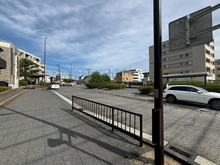 【神奈川県/横浜市港北区高田西】藤和ライブタウン綱島の丘 B棟 高田駅前ロータリー（現地より約936m）：
