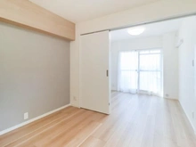 【神奈川県/川崎市宮前区東有馬】セザール第三鷺沼 ダイニング：（奥）洋室