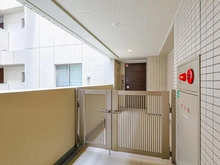 【神奈川県/川崎市中原区小杉御殿町】ジオ・イニシア武蔵小杉 ポーチ