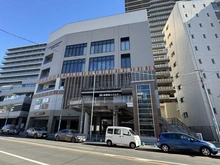 【神奈川県/横浜市港北区綱島東】ドレッセタワー新綱島 新綱島スクエア（現地より約5m）：直結のショッピングセンター 東急ストア、スターバックetc 雨にぬれずに利用可能です。