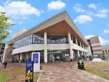 【神奈川県/横浜市港北区箕輪町】プラウドシティ日吉レジデンスII アピタテラス横浜綱島店（現地より約460m）