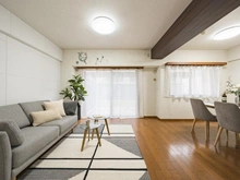 【神奈川県/川崎市中原区上小田中】ヒルズ武蔵中原グランステージ リビング・ダイニング：※家具・調度品等は販売価格に含まれておりません