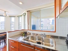 【神奈川県/川崎市中原区今井西町】ラヴィドール武蔵小杉 キッチン