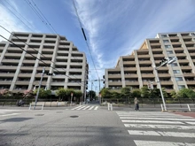 【東京都/国分寺市東恋ヶ窪】デュオ・フィールズ　グローヴシティ 外観：左側：グローヴシティ(対象マンション)
右側：フォンテコート