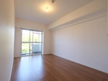 【東京都/多摩市鶴牧】ホームタウン鶴牧6 第1号棟 洋室：約7.5帖