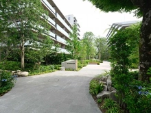 【東京都/国立市富士見台】プラウドシティ国立 G棟 共用部：北側アプローチ