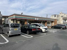 【東京都/国分寺市東恋ヶ窪】ザ・パークハウス国分寺四季の森　G棟 ガーデン街区 セブンイレブン 東恋ヶ窪3丁目店（現地より約240m）