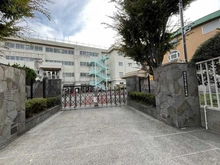 【東京都/国分寺市東恋ヶ窪】ザ・パークハウス国分寺四季の森　G棟 ガーデン街区 国分寺第三小学校（現地より約892m）