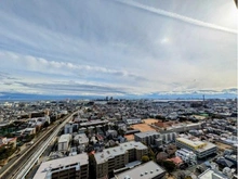 【兵庫県/神戸市東灘区住吉東町】住吉川リバーサイドフォーラム 眺望：20階南東側に広がる眺望です。海まで見渡すことができます。（天候による）